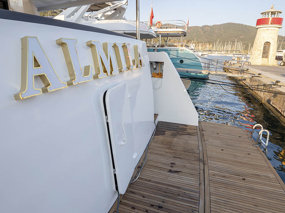 
								My Almila full									
