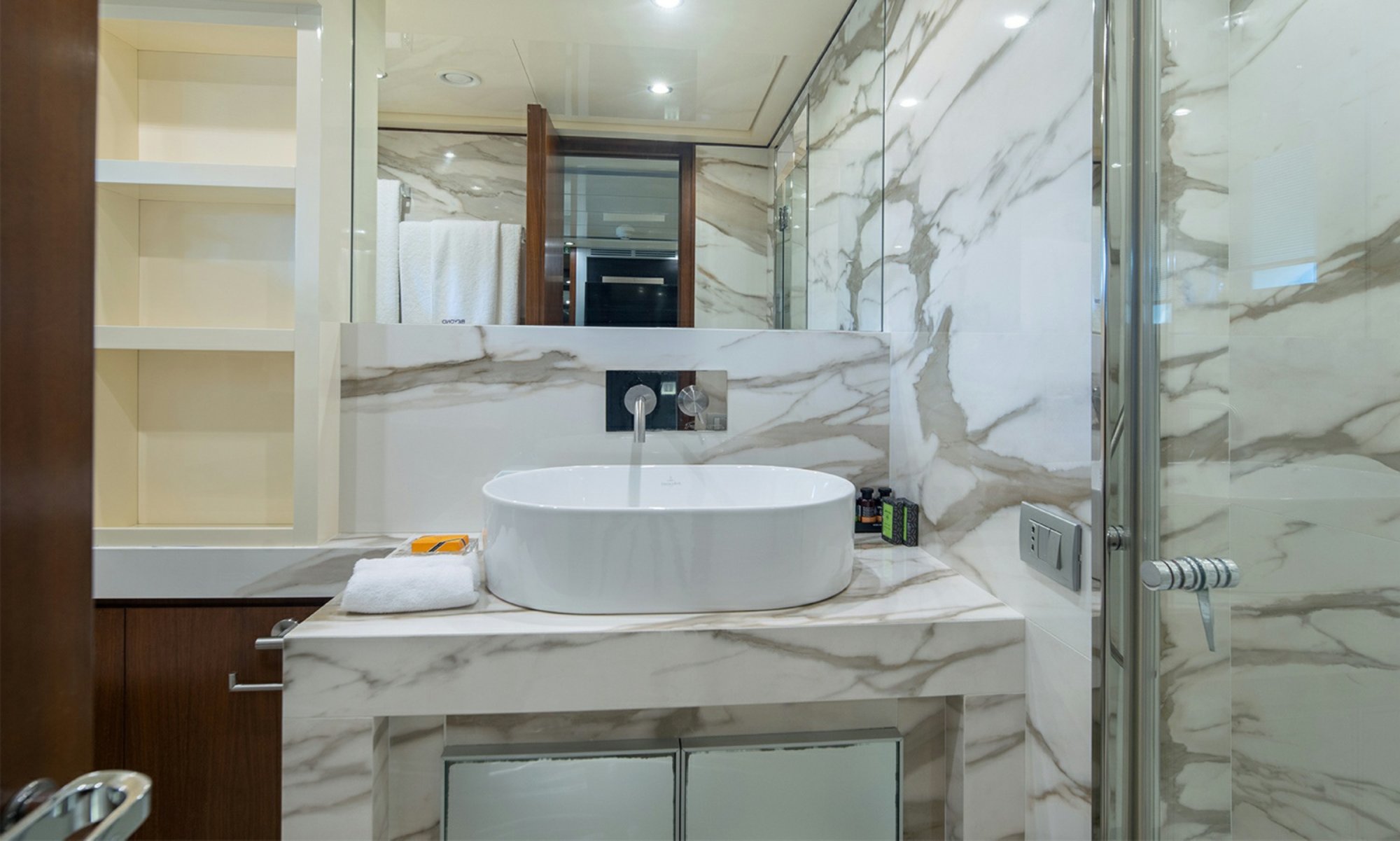 
								M/Y Riva full									