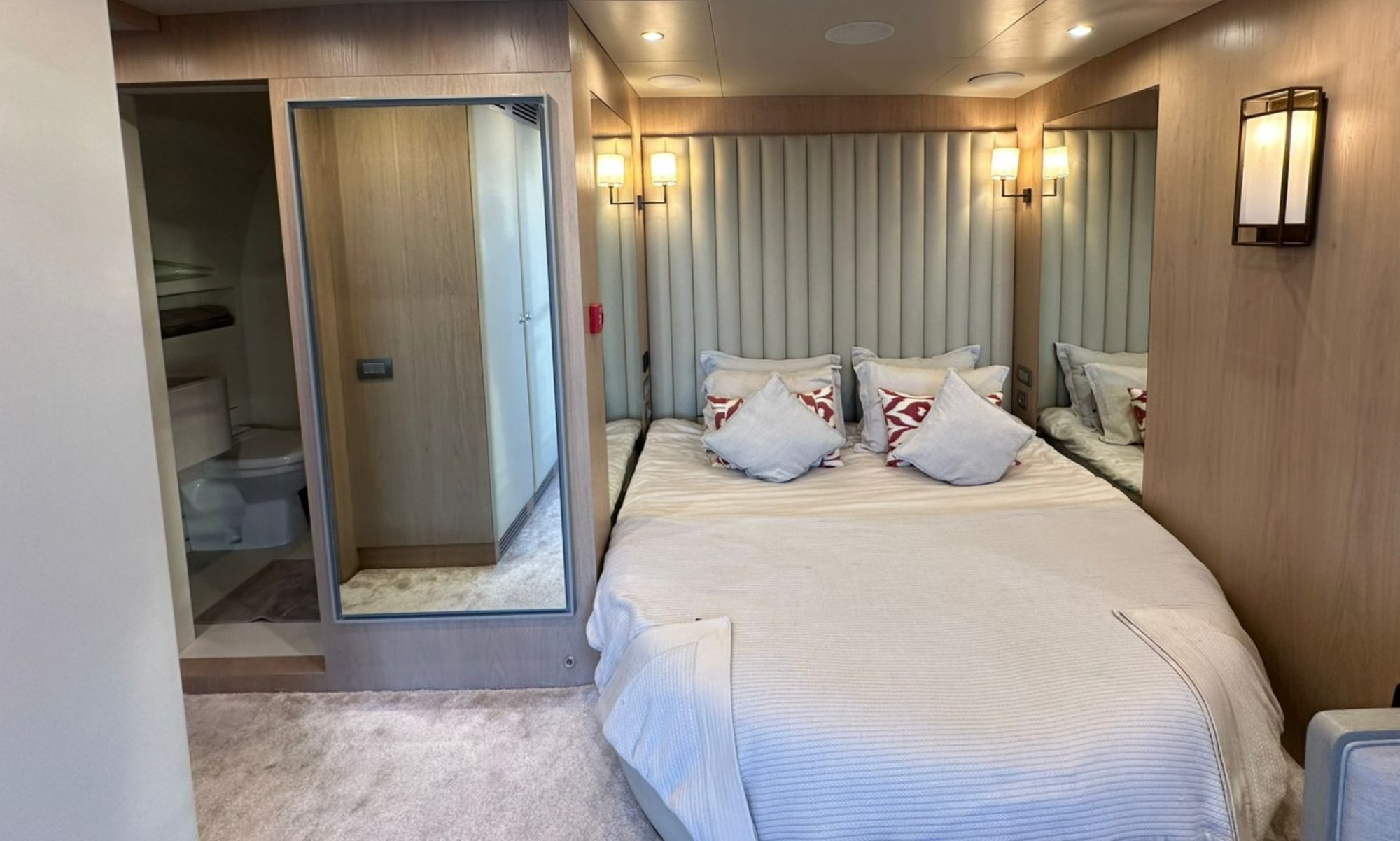 
								M/Y Riva full									